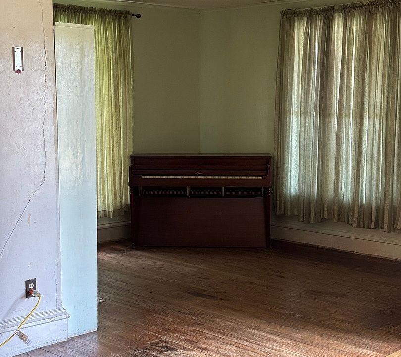 2nd image of 604 Melrose Ct