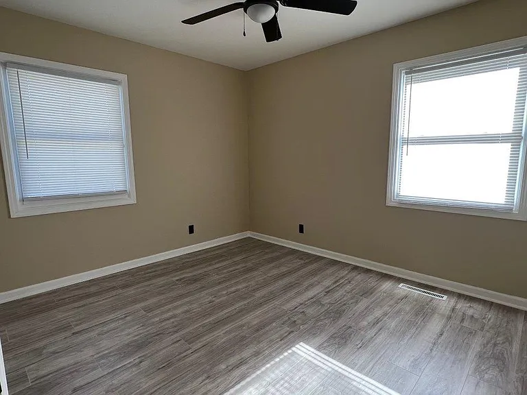 408 Brooke Dr — Photo 5