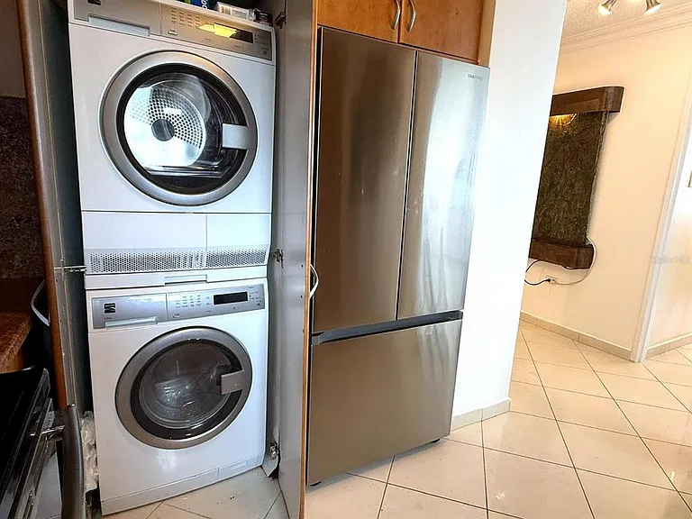 1035 Ashford Ave #802 — Photo 5