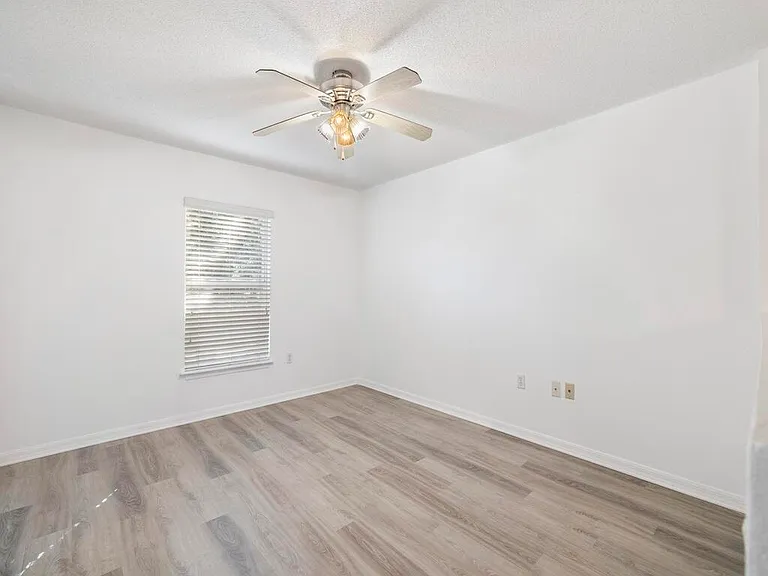981 SW McElroy Ave — Photo 26
