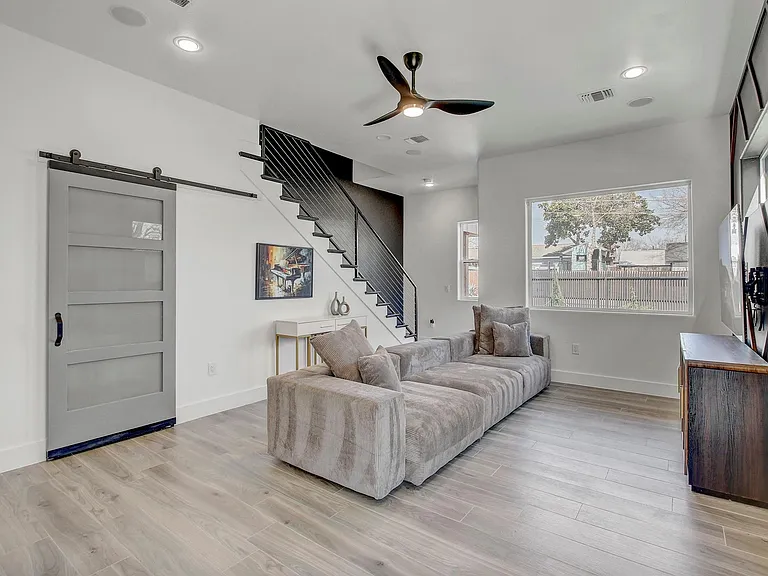 4703 Louis Ave #A — Photo 6