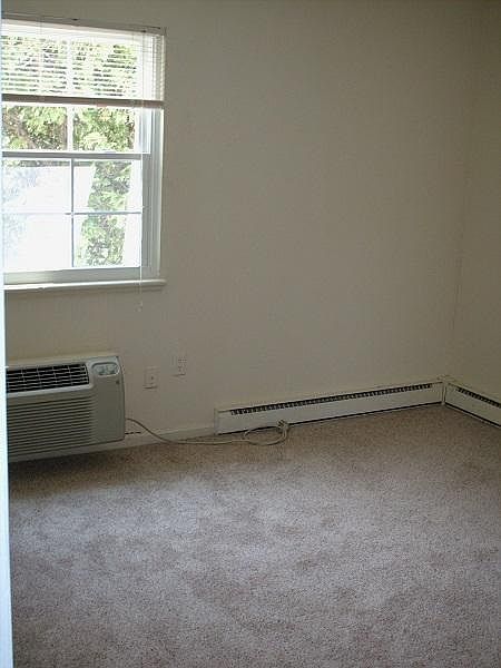 2nd image of 50 Meadow St APT 28