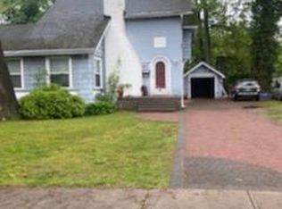 60 Edgewood Rd, Rockville Centre, NY 11570