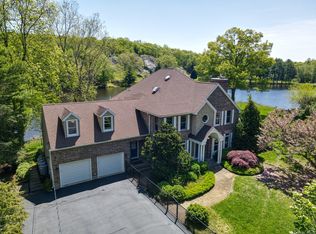 953 Hoop Pole Rd, Guilford, CT 06437