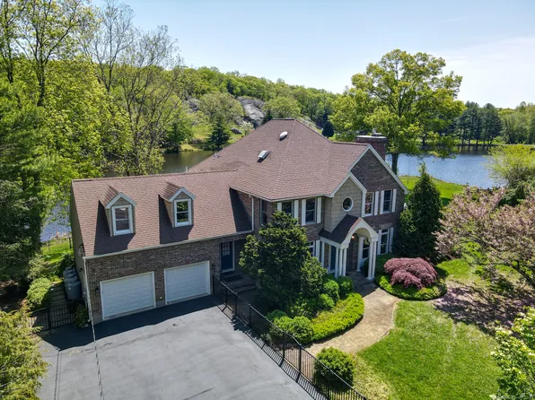 953 Hoop Pole Road, Guilford, CT 06437