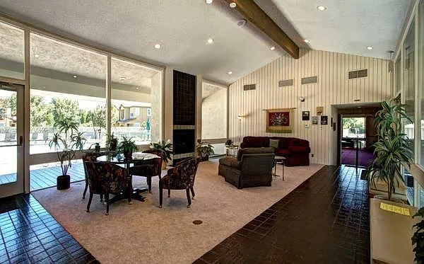 1220 Crescent Ter — Photo 20