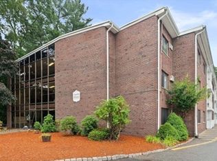 915 Edgell Rd APT 65, Framingham, MA 01701