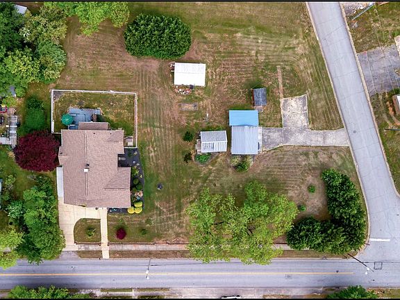 3rd image of 635 NE Main St