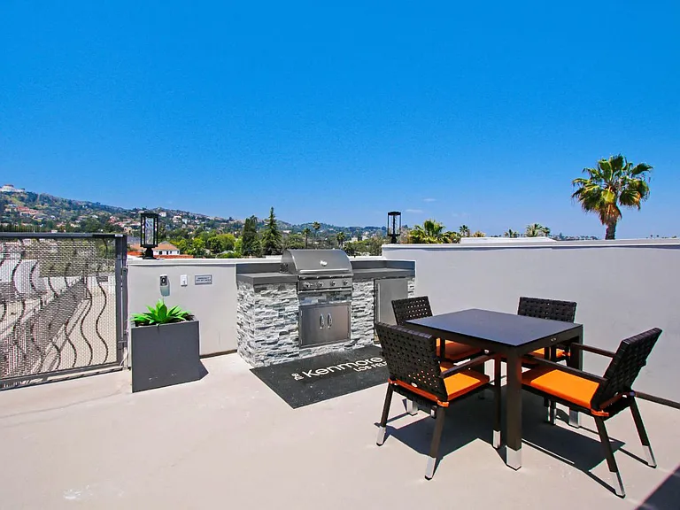 The Kenmore Los Feliz — Photo 17