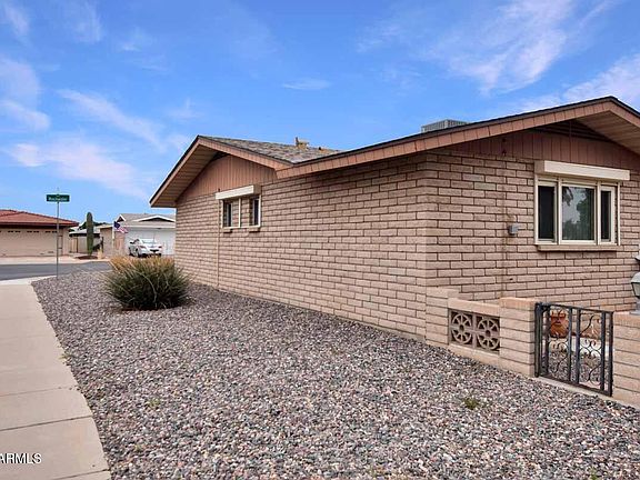 4th image of 955 S ROCHESTER --