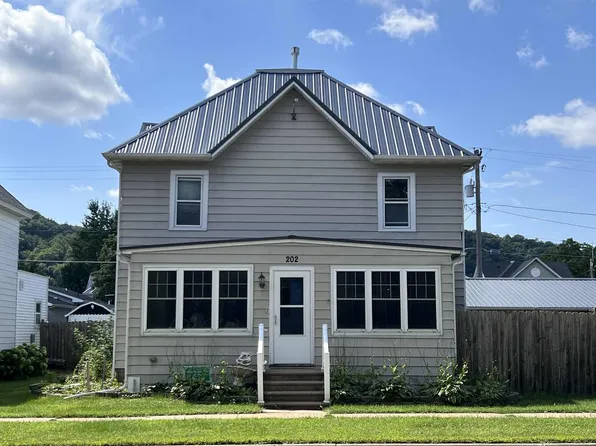 202 Swain St, Chaseburg, WI 54621