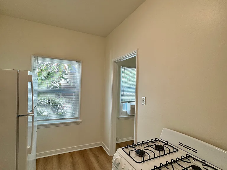 121 N La Peer Dr #2 — Photo 10