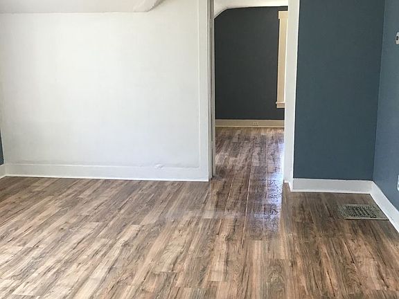 5th image of 3125 W 11th St Front Up