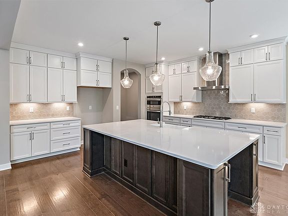 3rd image of 2574 Muirfield Dr