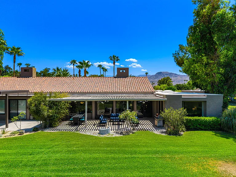 521 Desert West Dr — Photo 33