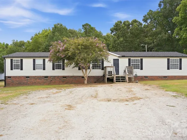 4688 Taxahaw Rd, Lancaster, SC 29720