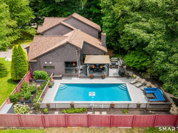 11 Coach Hill, Danbury, CT 06811