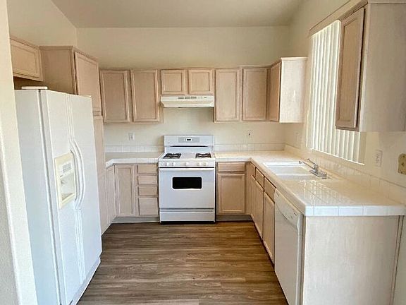 3rd image of 110 Willow Dove Ave
