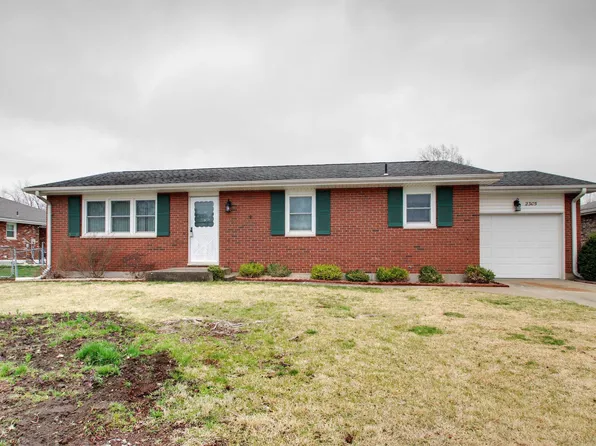 2305 Saint Charles Dr, Quincy, IL 62305