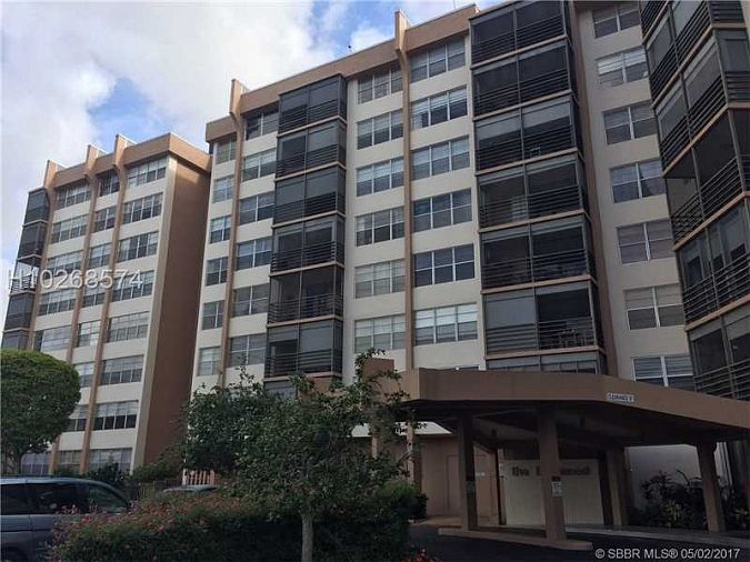 1st image of 1100 Saint Charles Pl APT 307