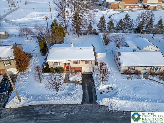 3rd image of 104 El Reno Ave