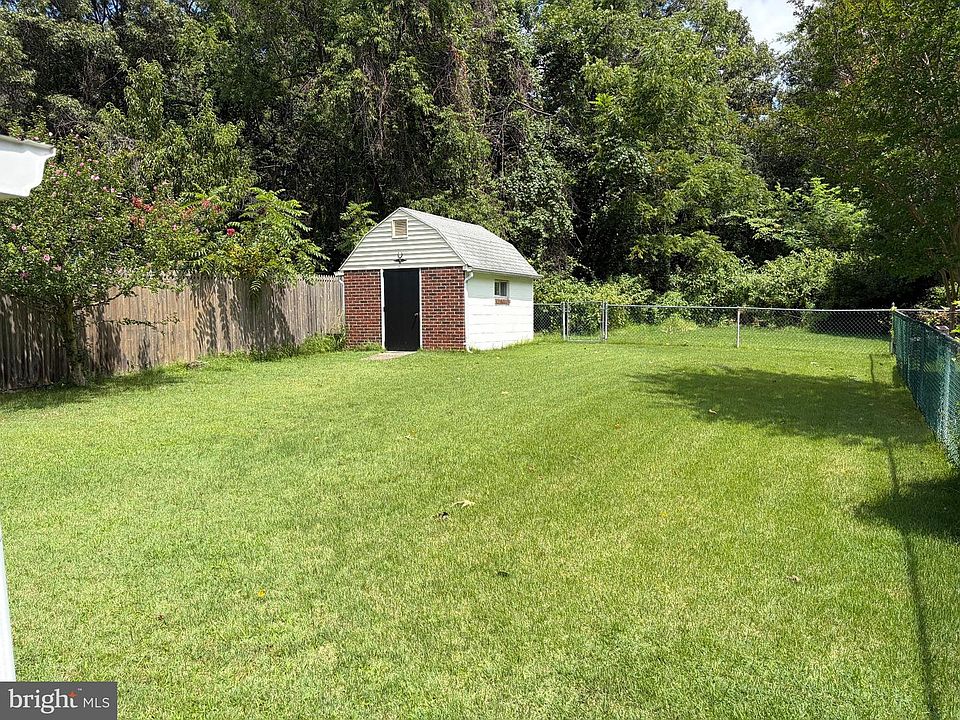 2nd image of 4616 Quimby Ave