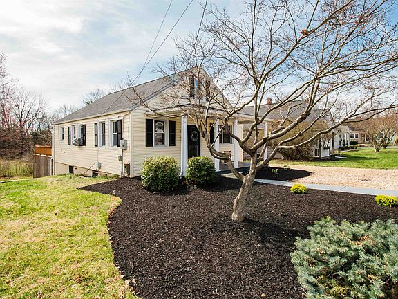 4th image of 948 Chestnut Dr