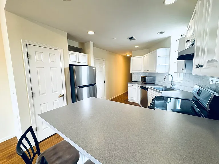 214 Warren St #4B — Photo 7