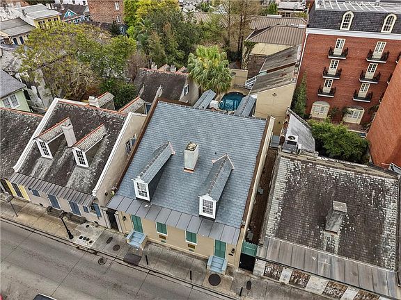 3rd image of 618 Dauphine St #1A