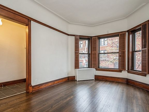3rd image of 3308 N Clifton Ave House 1