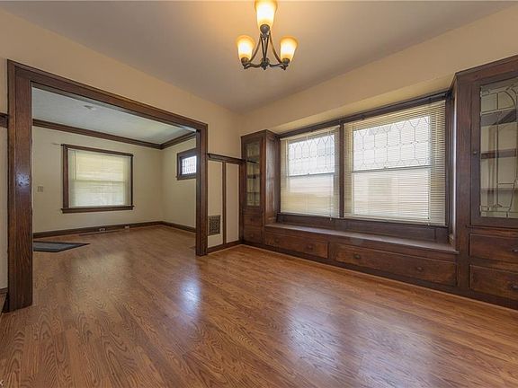 3rd image of 1477 Roycroft Ave