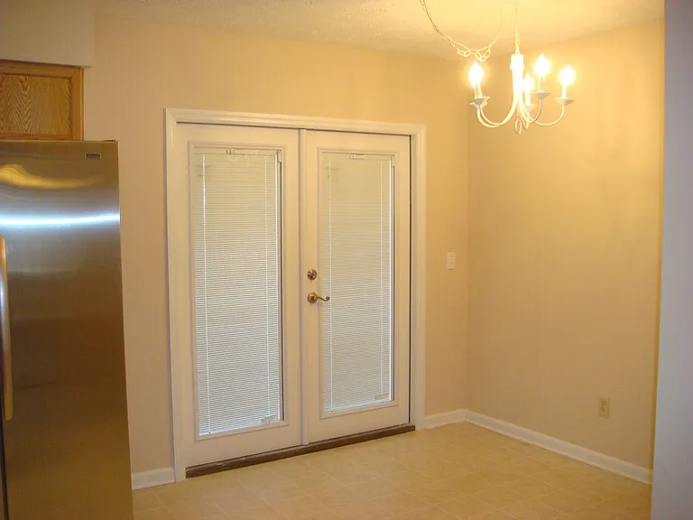1042 Chinook St — Photo 13