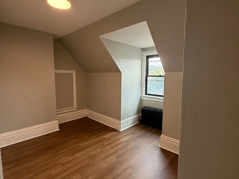 934 Western Avenue — Photo 13