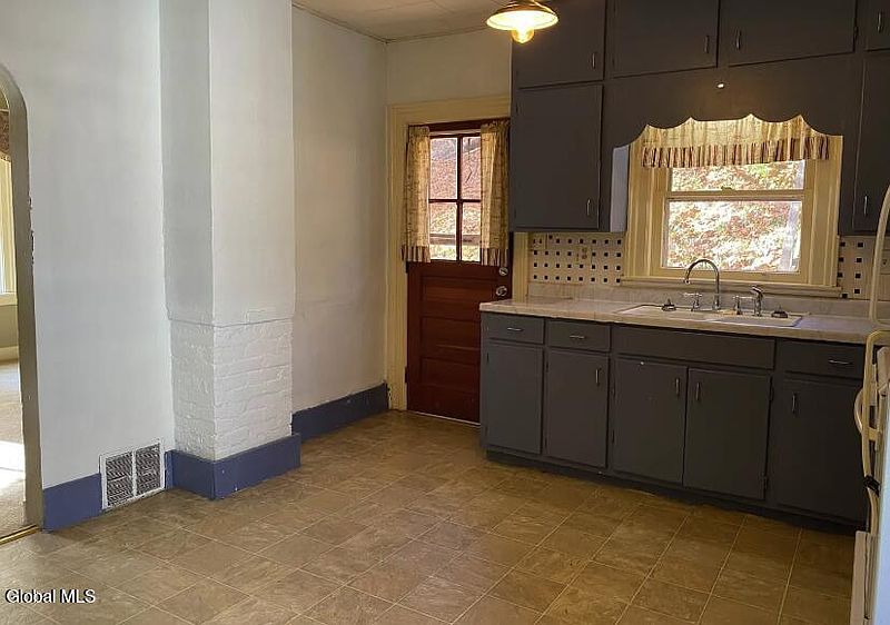 5th image of 6 Webster Street