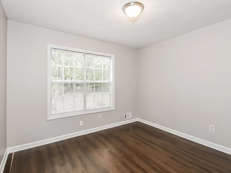 2985 Valley View Cir — Photo 14