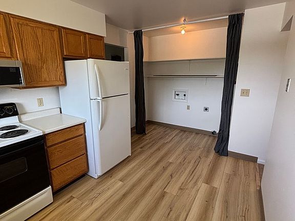 2nd image of 221 21st St W #1