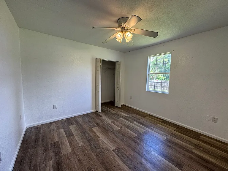 849 NE Maple Ln — Photo 8