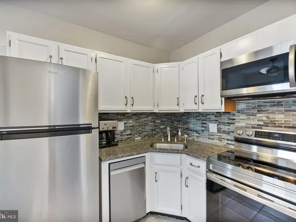 1902 N Rhodes St APT 66, Arlington, VA 22201