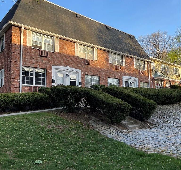 1st image of 211 Parkside Drive