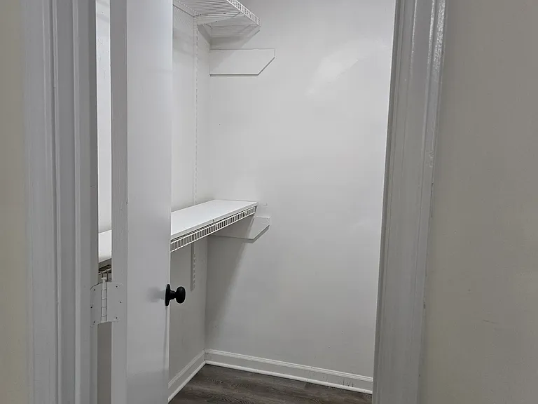 106 Sterling Ct — Photo 9