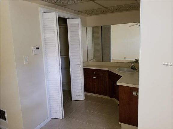 5th image of 711 Windgrove Trl