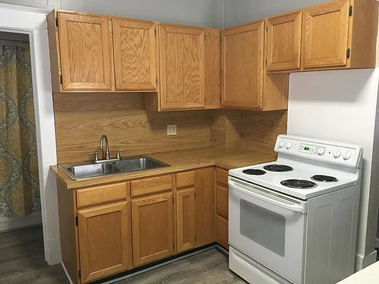 142 S 11th Ave #2 — Photo 4