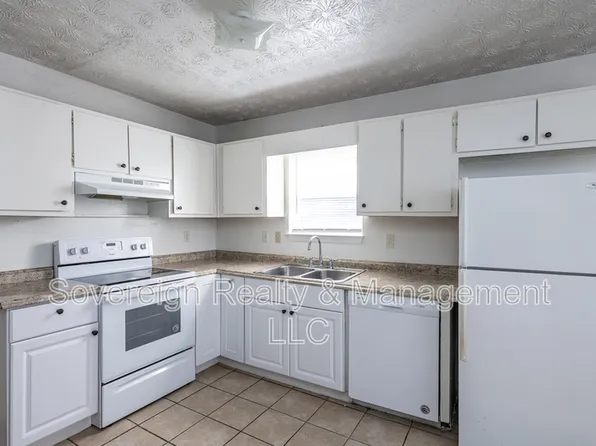 8367 Warren Dr, Douglasville, GA 30134