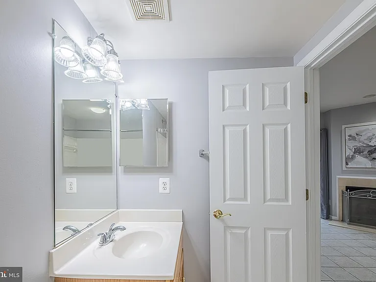 24635 Kings Canyon Sq — Photo 39