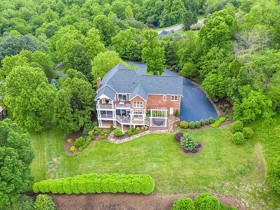 5th image of 1555 Strawberry Mountain Dr