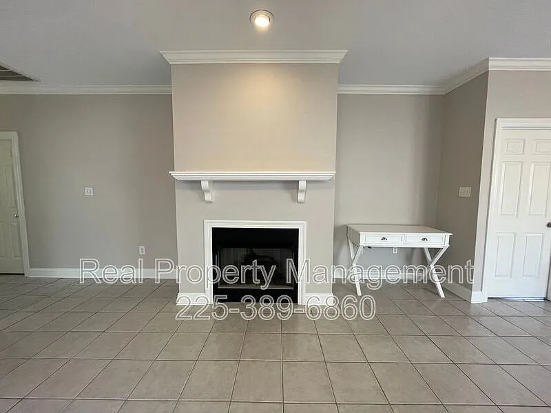 3 bed, 2.0 bath, 1590 sqft, $1,700 — Photo 3