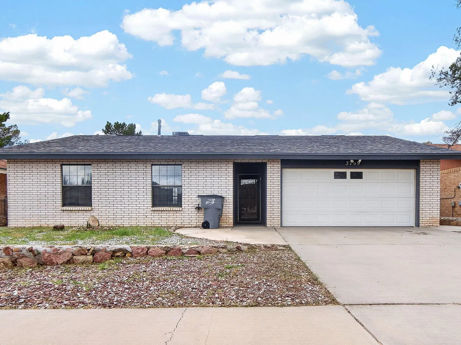 3 bed, 2.0 bath, 1350 sqft, $1,550 — Photo 1