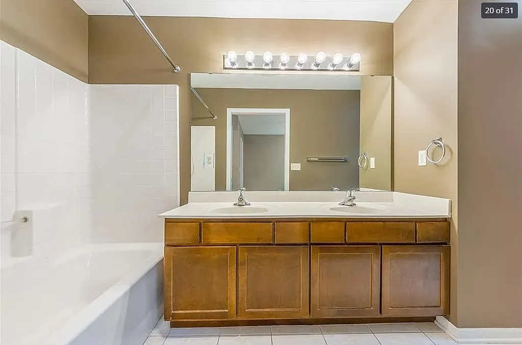 2 bed, 2.5 bath, 1650 sqft, $2,150 — Photo 3