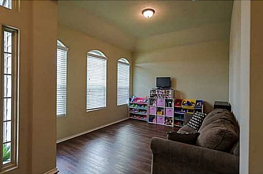 4th image of 3704 Mariposa Ct