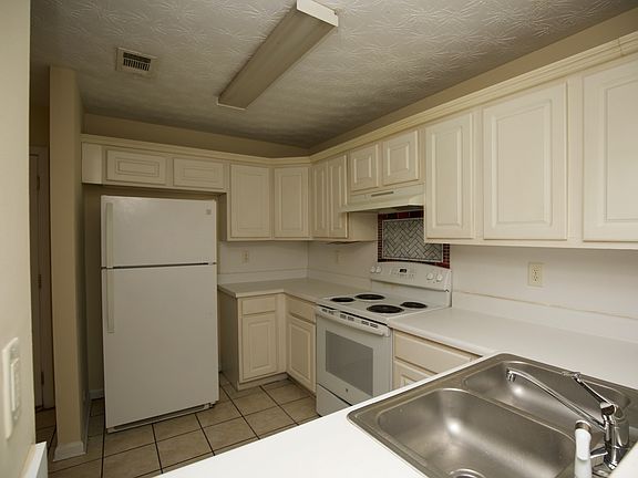 5th image of 8260 Max Ct